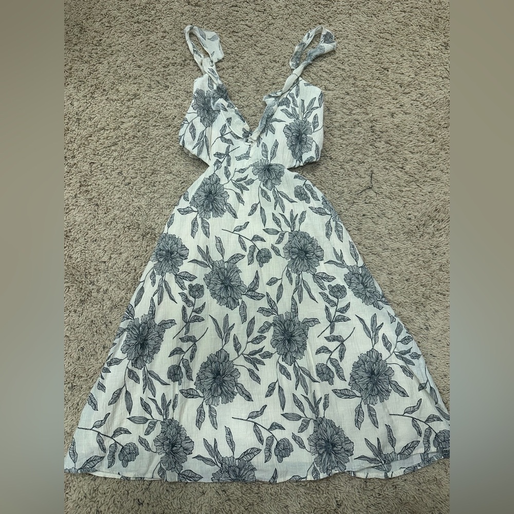 Abercrombie & Fitch Black and White Floral Dress with Cut Outs Size Small